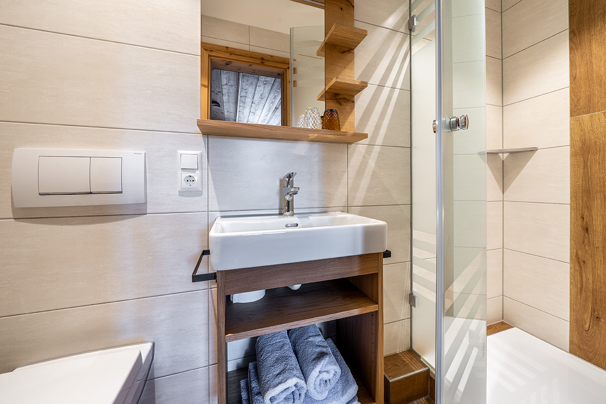 Moritzenhof-Lenggries-Gaestezimmer-Doppelzimmer-Bad-Zimmer-1 Moritzenhof-Lenggries-Gaestezimmer-Doppelzimmer-Bad-Zimmer-1